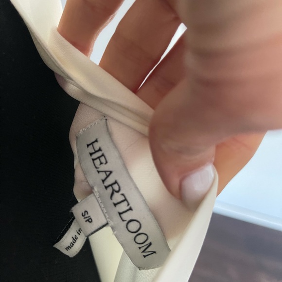 White top with a detail in bottom - Picture 5 of 6